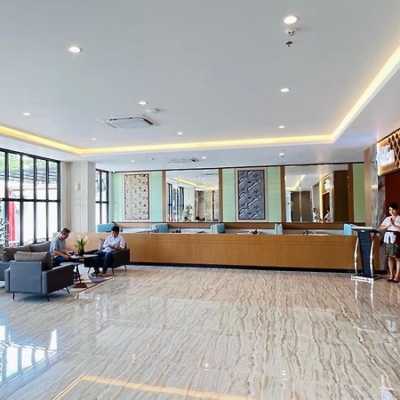 D'Primahotel Airport Sultan Hasanuddin Makassar Sudiang Exterior photo