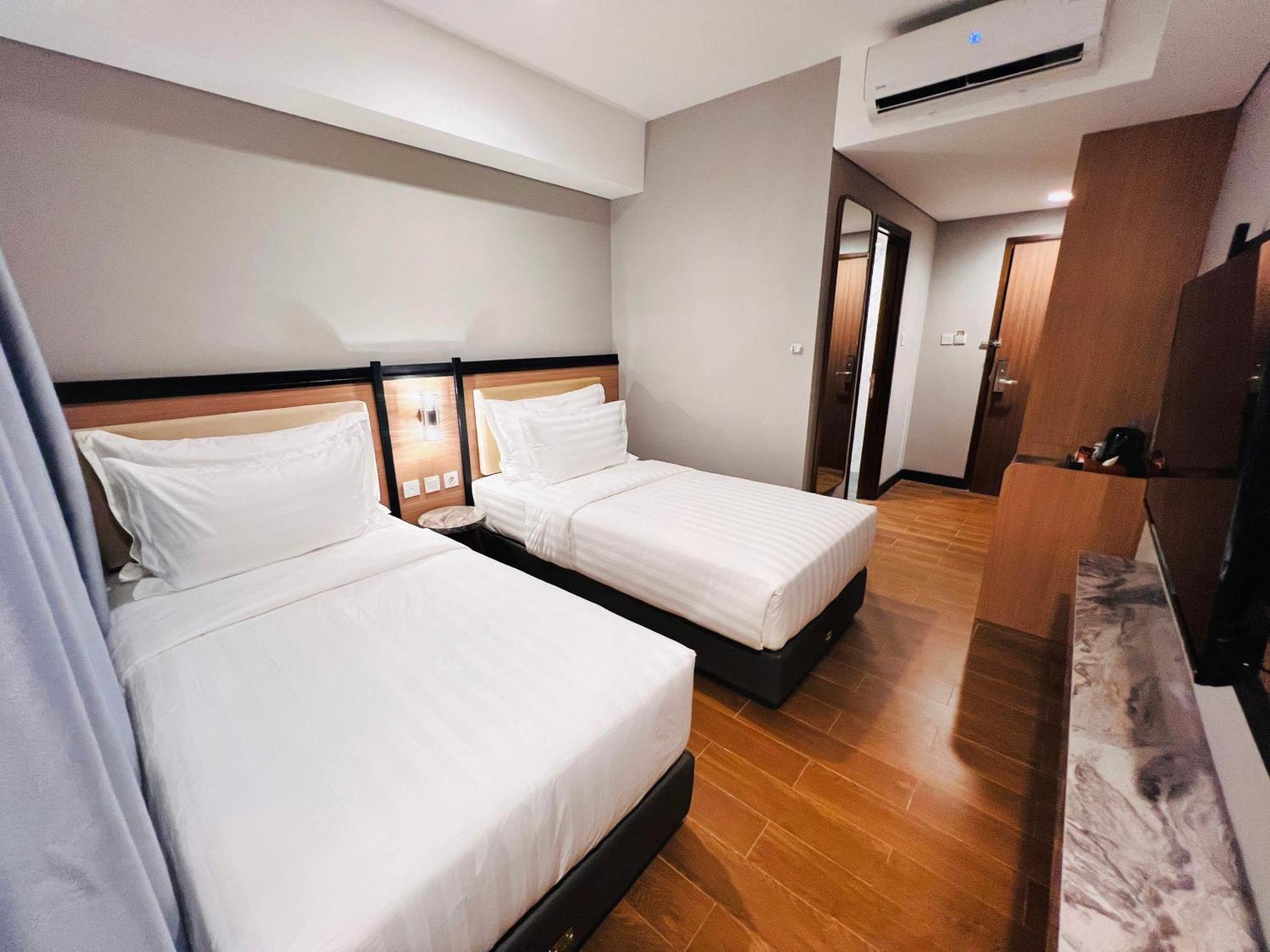 D'Primahotel Airport Sultan Hasanuddin Makassar Sudiang Exterior photo